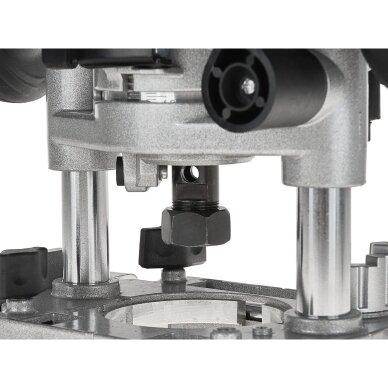 Vertikali freza 710W 2 Vertikali freza 710W 2