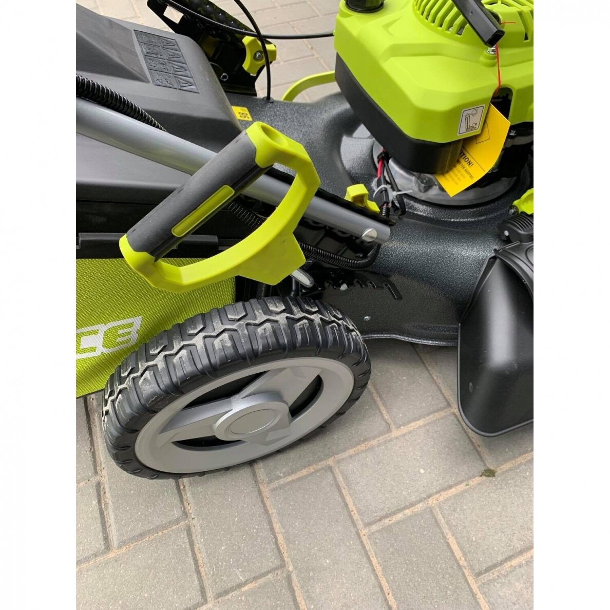 Benzininė žoliapjovė savaeigė/elektrinis starteris 51cm 166cc G-FORCE 8 Benzininė žoliapjovė savaeigė/elektrinis starteris 51cm 166cc G-FORCE 8