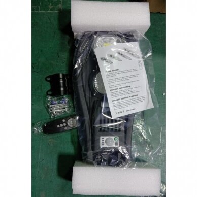 LED lauko šviestuvas su saulės elementais 100W 3 LED lauko šviestuvas su saulės elementais 100W 3
