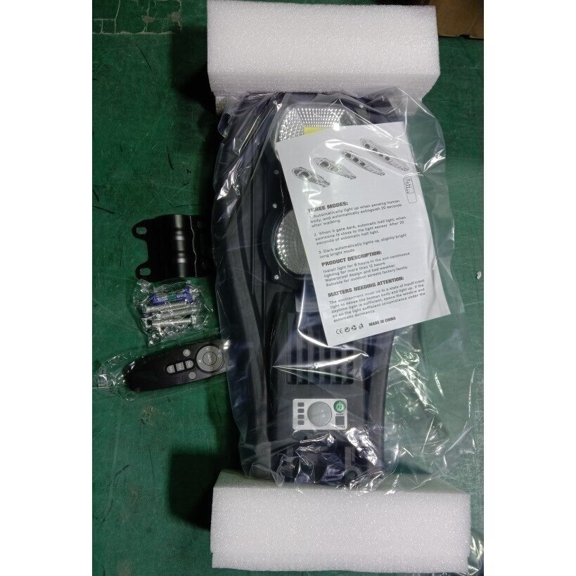 LED lauko šviestuvas su saulės elementais 100W 3 LED lauko šviestuvas su saulės elementais 100W 3