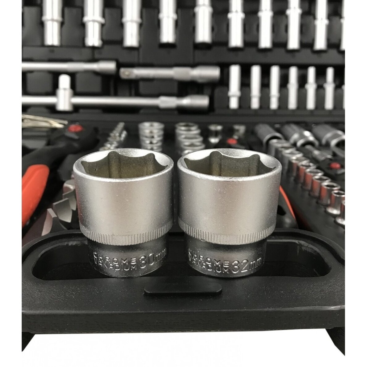 Įrankių rinkinys 173vnt. 1/4" 3/8" 1/2" 6br. 3 Įrankių rinkinys 173vnt. 1/4" 3/8" 1/2" 6br. 3
