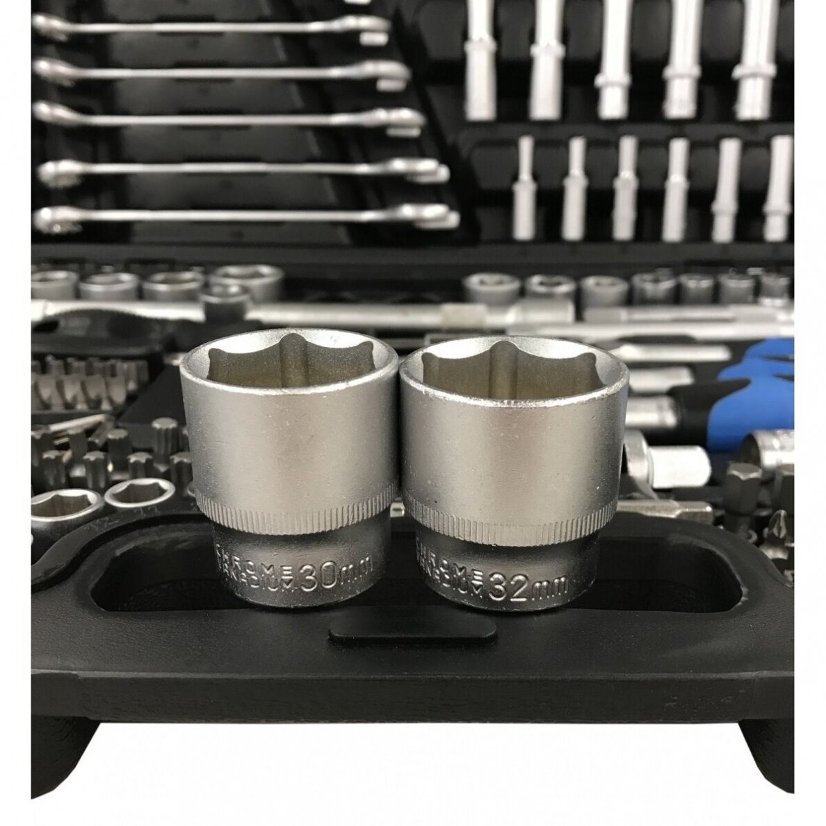 Įrankių rinkinys su veržliarakčiais 216vnt. 1/4" 3/8" 1/2" 6br. star 4 Įrankių rinkinys su veržliarakčiais 216vnt. 1/4" 3/8" 1/2" 6br. star 4