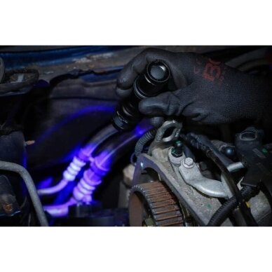 Kondicionavimo sistemos nuotėkio aptikimo rinkinys su UV prožektoriumi 4 Kondicionavimo sistemos nuotėkio aptikimo rinkinys su UV prožektoriumi 4
