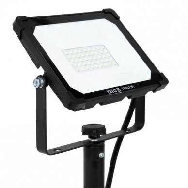 Prožektorius su stovu 30W SMD LED 5 Prožektorius su stovu 30W SMD LED 5
