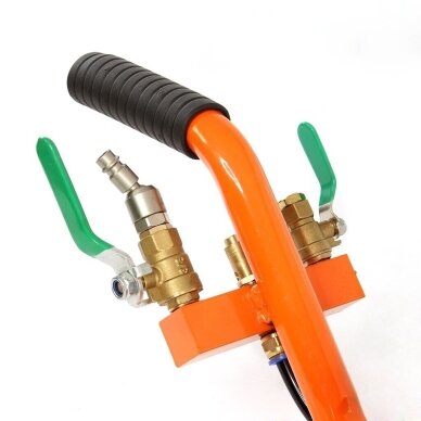 Pneumatinis domkratas su trumpa rankena su ratukais 3.5T 135-410mm + paaukštinimas B80141 5 Pneumatinis domkratas su trumpa rankena su ratukais 3.5T 135-410mm + paaukštinimas B80141 5