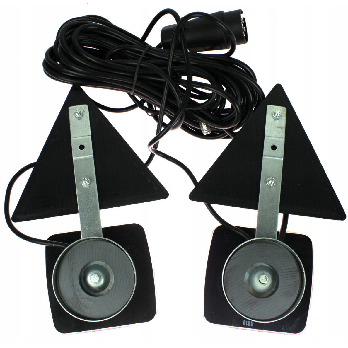 Žibintai galiniai LED su atšvaitais magnetiniai su kištuku 12V TT.12007T 2 Žibintai galiniai LED su atšvaitais magnetiniai su kištuku 12V TT.12007T 2